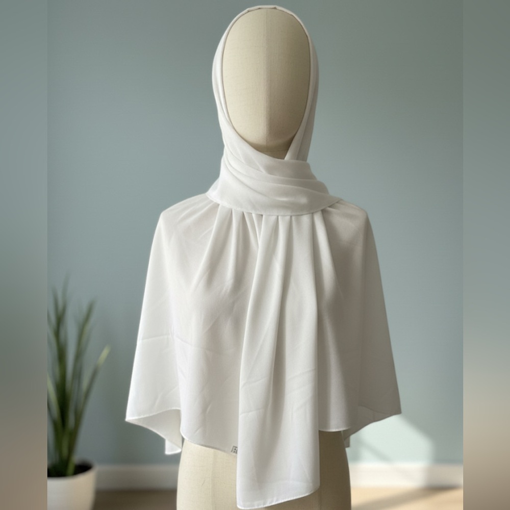 Elegant White Polyester Women's Hijab/ Shawl